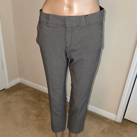 Banana Republic Pants - Banana Republic Women’s Black and White Textured Capris Size 4.